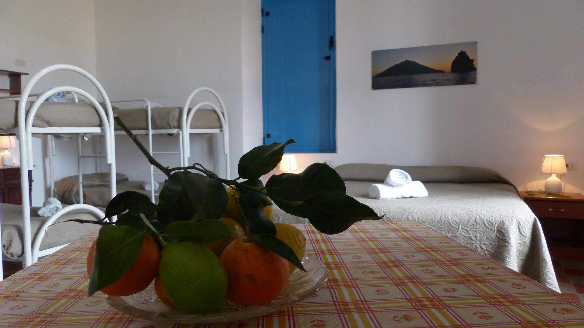 Il Vulcano A Piedi Stromboli Exteriör bild